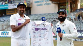 IND vs NZ: Selfless Ravichandran Ashwin Puts the Limelight Back on Mumbai-Born Ajaz Patel, Gifts Signed Shirt to Kiwi Spinner | Watch Video